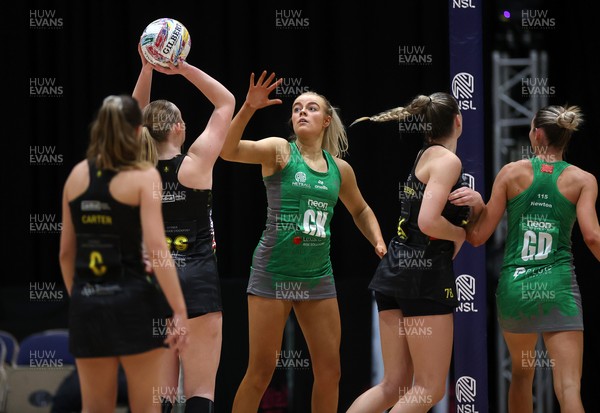 050425 - Cardiff Dragons v Manchester Thunder - Netball Super League - Alex Johnson of Cardiff Dragons