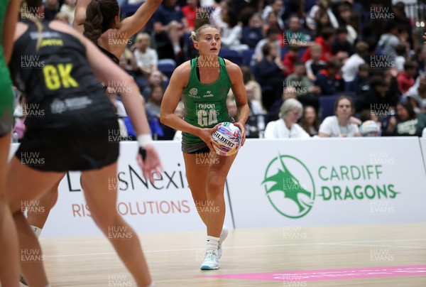 050425 - Cardiff Dragons v Manchester Thunder - Netball Super League - Phillipa Yarranton of Cardiff Dragons
