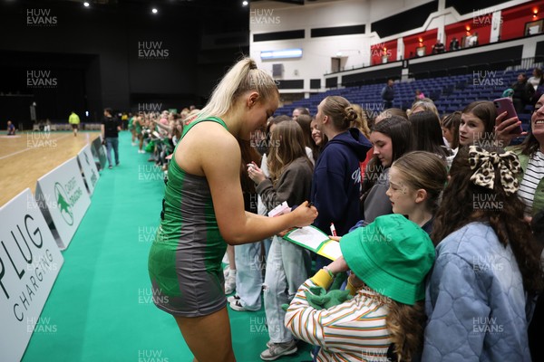 050425 - Cardiff Dragons v Manchester Thunder - Netball Super League - Alex Johnson of Cardiff Dragons with fans