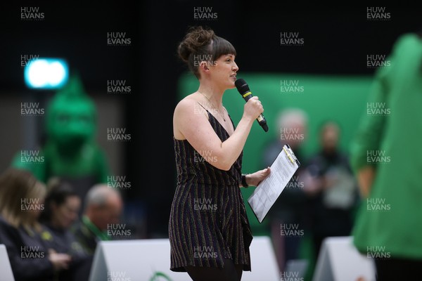 050425 - Cardiff Dragons v Manchester Thunder - Netball Super League - Lucy Goodman
