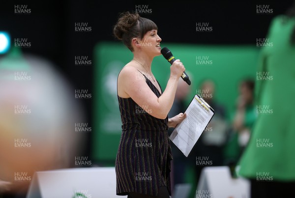 050425 - Cardiff Dragons v Manchester Thunder - Netball Super League - Lucy Goodman