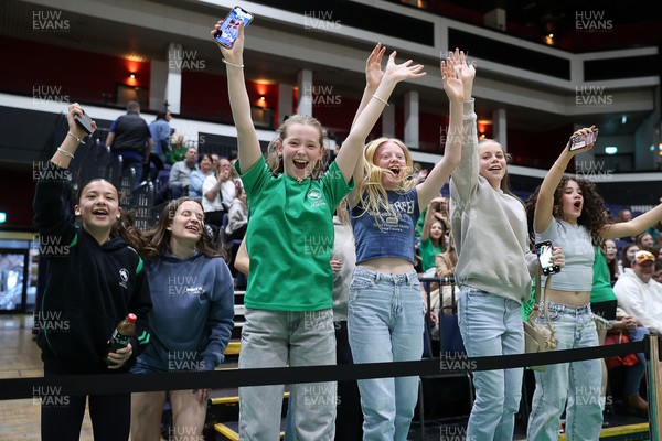 050425 - Cardiff Dragons v Manchester Thunder - Netball Super League - Fans