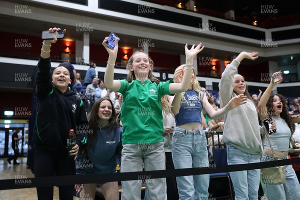 050425 - Cardiff Dragons v Manchester Thunder - Netball Super League - Fans