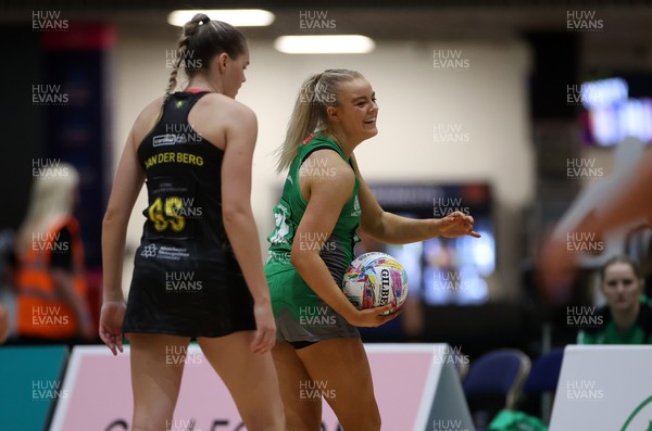 050425 - Cardiff Dragons v Manchester Thunder - Netball Super League - Alex Johnson of Cardiff Dragons