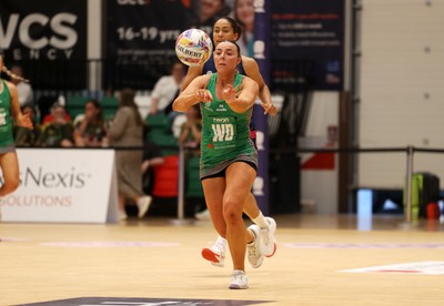160525 - Cardiff Dragons v Nottingham Forest - Netball Super League - Elle McDonald of Cardiff Dragons