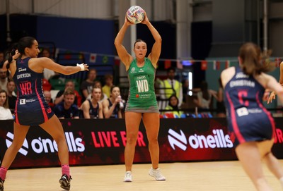 160525 - Cardiff Dragons v Nottingham Forest - Netball Super League - Elle McDonald of Cardiff Dragons
