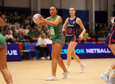 160525 - Cardiff Dragons v Nottingham Forest - Netball Super League - Elle McDonald of Cardiff Dragons