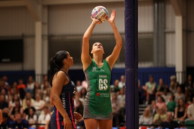 160525 - Cardiff Dragons v Nottingham Forest - Netball Super League - Georgia Rowe of Cardiff Dragons