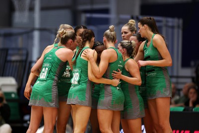160525 - Cardiff Dragons v Nottingham Forest - Netball Super League - Team huddle