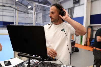 160525 - Cardiff Dragons v Nottingham Forest - Netball Super League - DJ Josh Navidi