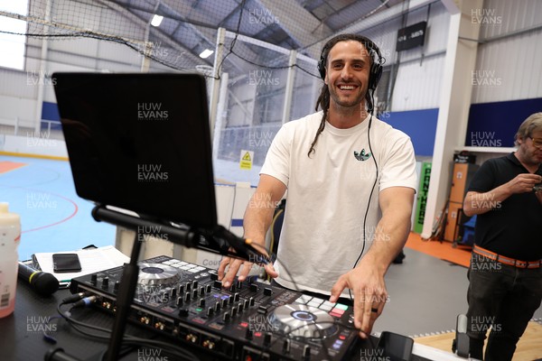 160525 - Cardiff Dragons v Nottingham Forest - Netball Super League - DJ Josh Navidi