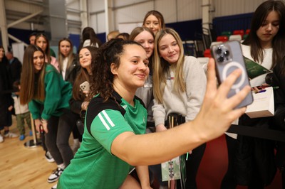 190424 - Cardiff Dragons v Surrey Storms - Vitality Netball Super League - Beth Ecuyer-Dale of Cardiff Dragons with fans 