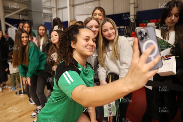 190424 - Cardiff Dragons v Surrey Storms - Vitality Netball Super League - Beth Ecuyer-Dale of Cardiff Dragons with fans 