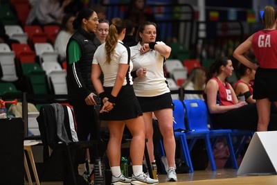 220225 - Cardiff Dragons v Birmingham Panthers - Netball Super League - play is suspended whilst the pitch is relayed due to an issue