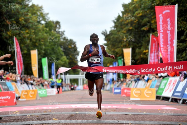 011023 - Principality Building Society Cardiff Half Marathon 2023 - Men's race winner Vincent Mutai