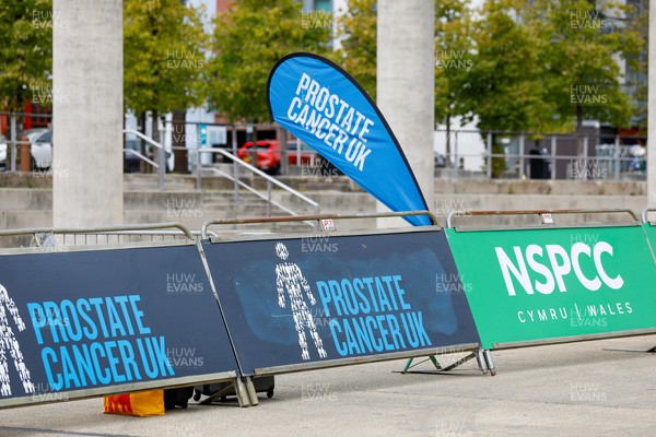 011023 - Principality Building Society Cardiff Half Marathon 2023 - Cardiff Bay - Prostate Cancer UK boards and banner