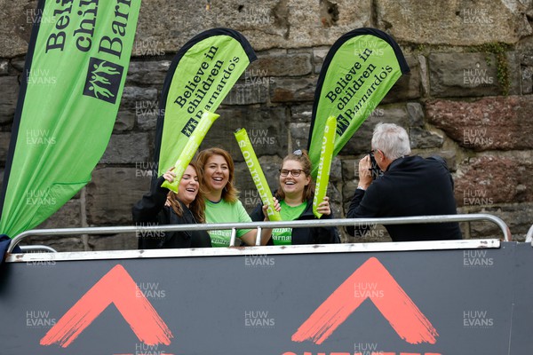 011023 - Principality Building Society Cardiff Half Marathon 2023 - Cardiff Bay - Barnardo's charity cheer station