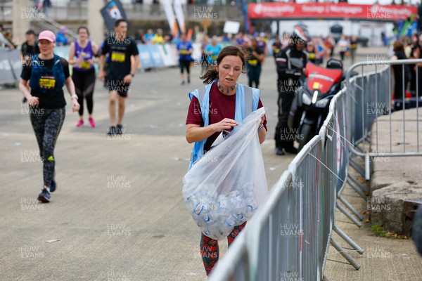 011023 - Principality Building Society Cardiff Half Marathon 2023 - Cardiff Bay - Collecting water bottles for recycling