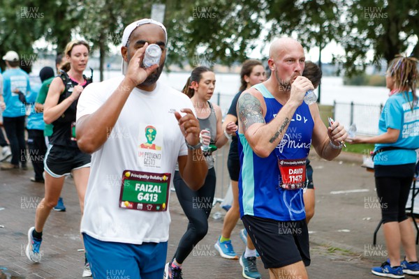 011023 - Principality Building Society Cardiff Half Marathon 2023 - Cardiff Bay - Extra Miler volunteers hand out water and gels