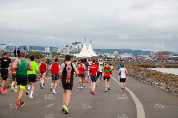 011023 - Principality Building Society Cardiff Half Marathon 2023 -  at the Cardiff Barrage