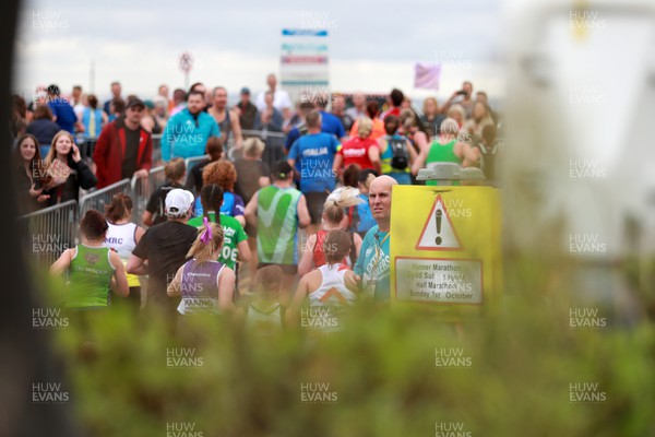 011023 - Principality Building Society Cardiff Half Marathon 2023 - Volunteer Extra Milers at the Cardiff Barrage