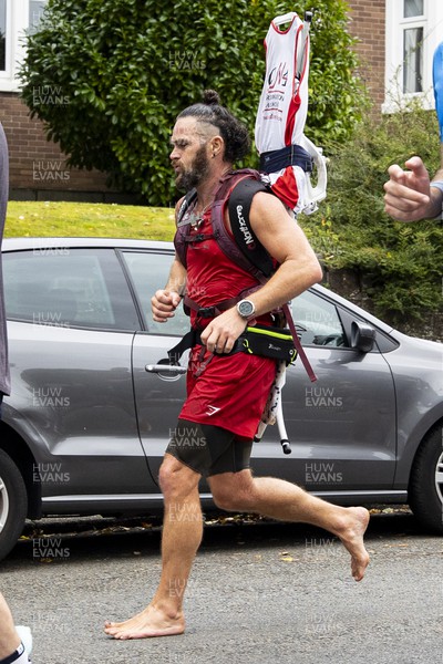 011023 - Principality Building Society Cardiff Half Marathon 2023 - Roath Park and Lake - Barefoot runner with ironing board strapped to his back