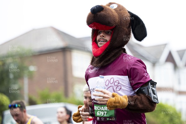 011023 - Principality Building Society Cardiff Half Marathon 2023 - Roath Park and Lake - Runner in dog costume
