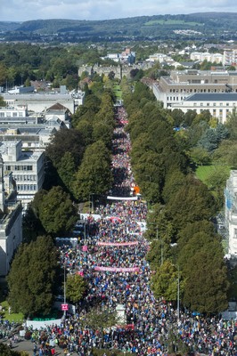 061019 - Run4Wales - Cardiff University Cardiff Half Marathon 2019 - Runners pouring into King Edward VII Avenue at the finish line