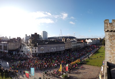 061019 - Cardiff Half Marathon -   View of the start from Cardiff Castle