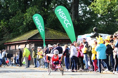 061019 - Cardiff University Cardiff Half Marathon - Runners pass Roath Park Lake