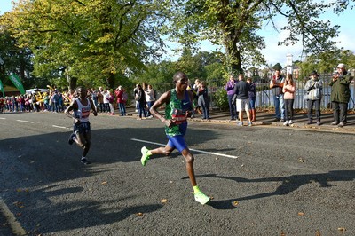 061019 - Cardiff University Cardiff Half Marathon - Runners pass Roath Park Lake