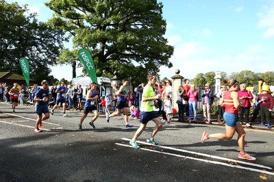 061019 - Cardiff University Cardiff Half Marathon - Runners pass Roath Park Lake