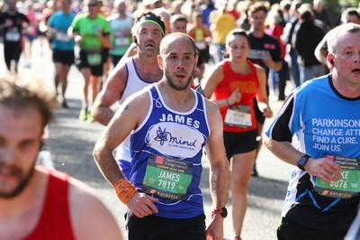 061019 - Cardiff University Cardiff Half Marathon - Runners pass Roath Park Lake