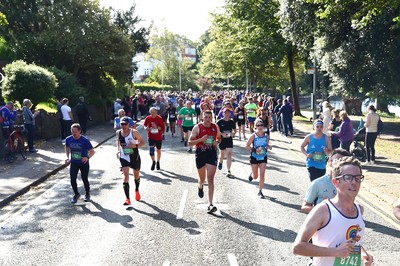 061019 - Cardiff University Cardiff Half Marathon - Runners pass Roath Park Lake