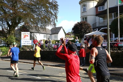 061019 - Cardiff University Cardiff Half Marathon - Runners pass Roath Park Lake