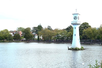 061019 - Cardiff University Cardiff Half Marathon - Runners pass Roath Park Lake