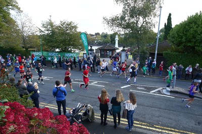 061019 - Cardiff University Cardiff Half Marathon - Runners pass Roath Park Lake