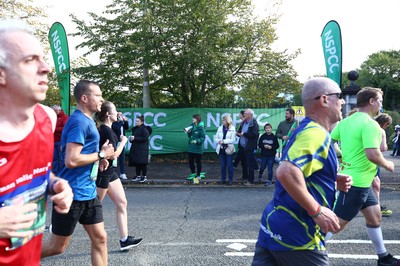 061019 - Cardiff University Cardiff Half Marathon - Runners pass Roath Park Lake