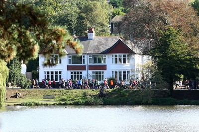 061019 - Cardiff University Cardiff Half Marathon - Runners pass Roath Park Lake