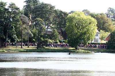 061019 - Cardiff University Cardiff Half Marathon - Runners pass Roath Park Lake