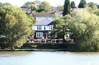 061019 - Cardiff University Cardiff Half Marathon - Runners pass Roath Park Lake