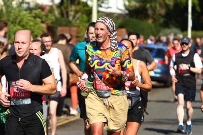 061019 - Cardiff University Cardiff Half Marathon - Runners pass Roath Park Lake