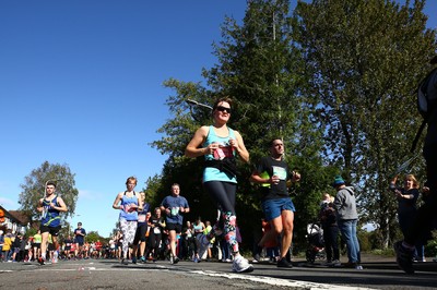 061019 - Cardiff University Cardiff Half Marathon - Runners pass Roath Park Lake