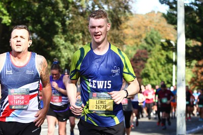 061019 - Cardiff University Cardiff Half Marathon - Runners pass Roath Park Lake