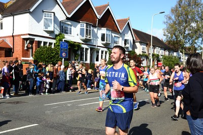 061019 - Cardiff University Cardiff Half Marathon - Runners pass Roath Park Lake