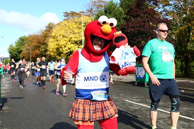 061019 - Cardiff University Cardiff Half Marathon - Runners pass Roath Park Lake