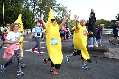 061019 - Cardiff University Cardiff Half Marathon - Runners pass Roath Park Lake