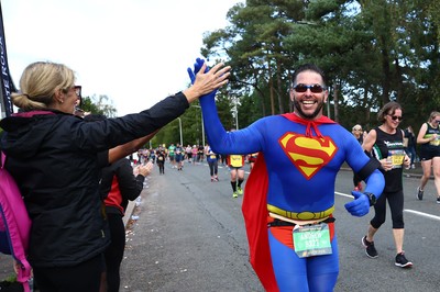 061019 - Cardiff University Cardiff Half Marathon - Runners pass Roath Park Lake