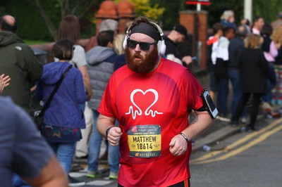 061019 - Cardiff University Cardiff Half Marathon - Runners pass Roath Park Lake