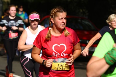 061019 - Cardiff University Cardiff Half Marathon - Runners pass Roath Park Lake